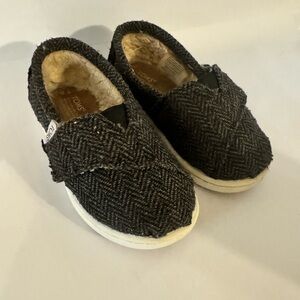 Fussy toddler Tom’s slip on shoes size 6